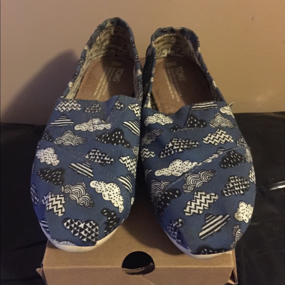 TOMS ☁️CLOUDS ☁️  GREAT CONDITION WORN 2-3 times!
